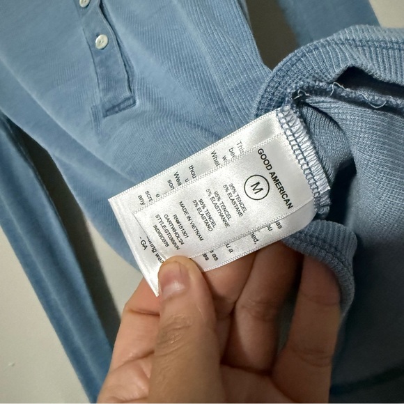 Good American Jeanius Fitted Henley Indigo376 Size Medium Long Sleeve - Picture 8 of 10